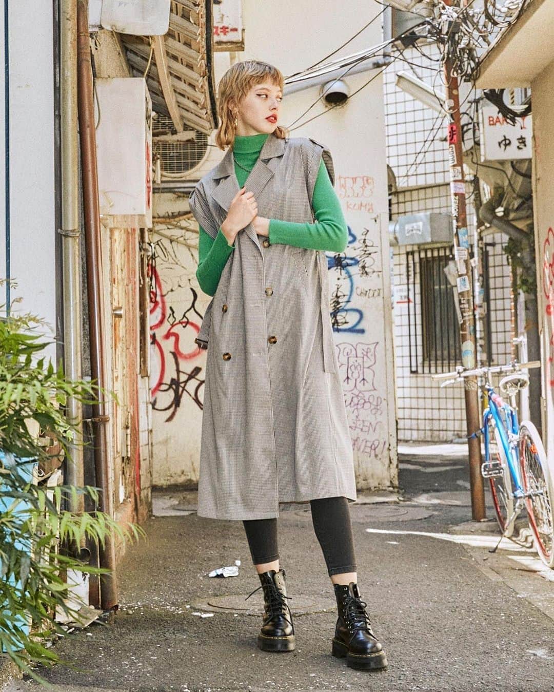 jouetieさんのインスタグラム写真 - (jouetieInstagram)「. 【PRE ORDER】 . マルチWAYで使えるコートは今季の大注目アイテム♡ . ▼outer トレンチレイヤードライダースコート ￥11,000(tax in) IVY/BLK/BLU/BRN . ▼tops ベーシックカラータートル ￥4,290(tax in) BLK/PNK/YLW/GRN . @jouetie_official TOPページURLからチェック✔️ 商品詳細は画像をタップ🛒📌 . #jouetie #jouetie2020aw #jouetie_ootd #fashion #autumn #winter #street #mixstyle #ジュエティ」9月2日 22時00分 - jouetie_official