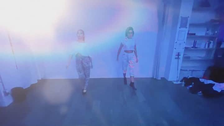 Nazukiのインスタグラム：「♬ Nazuki Lesson ♬  #music @beyonce  #findyourwayback   #dancer #dance #lesson #heeldance #dancelesson #beyonce #findyourwayback  #ダンスレッスン　#ダンス #nazuki #ヒールレッスン」