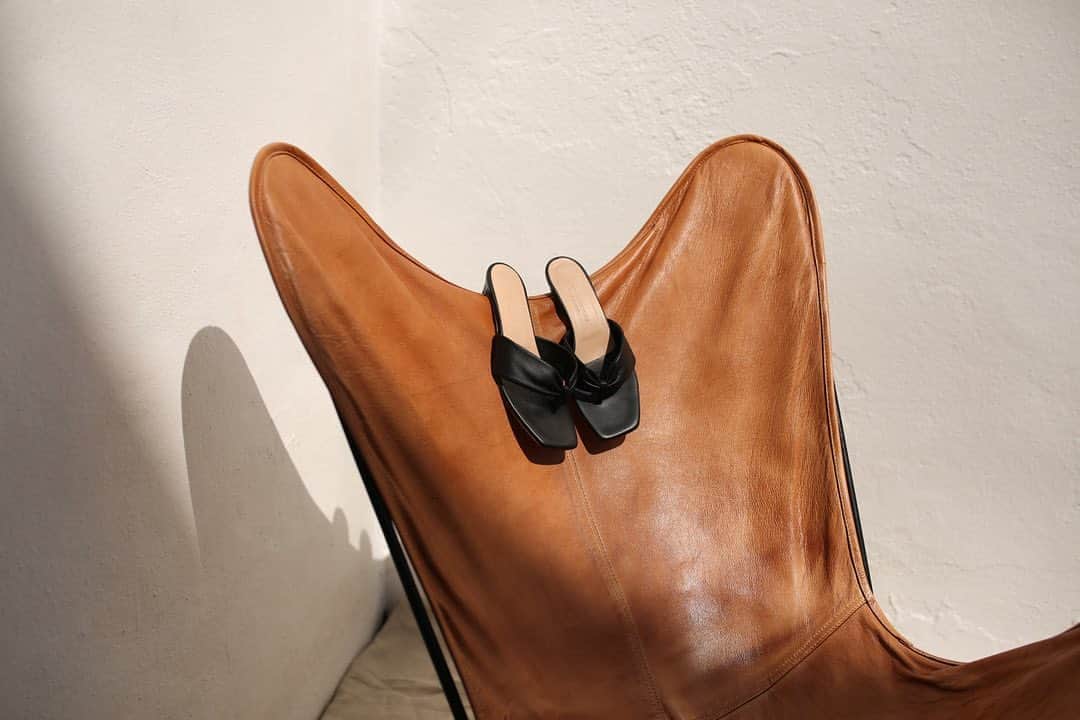 Club Monacoのインスタグラム：「Our secret to nailing every outfit: Italian leather sandals.」
