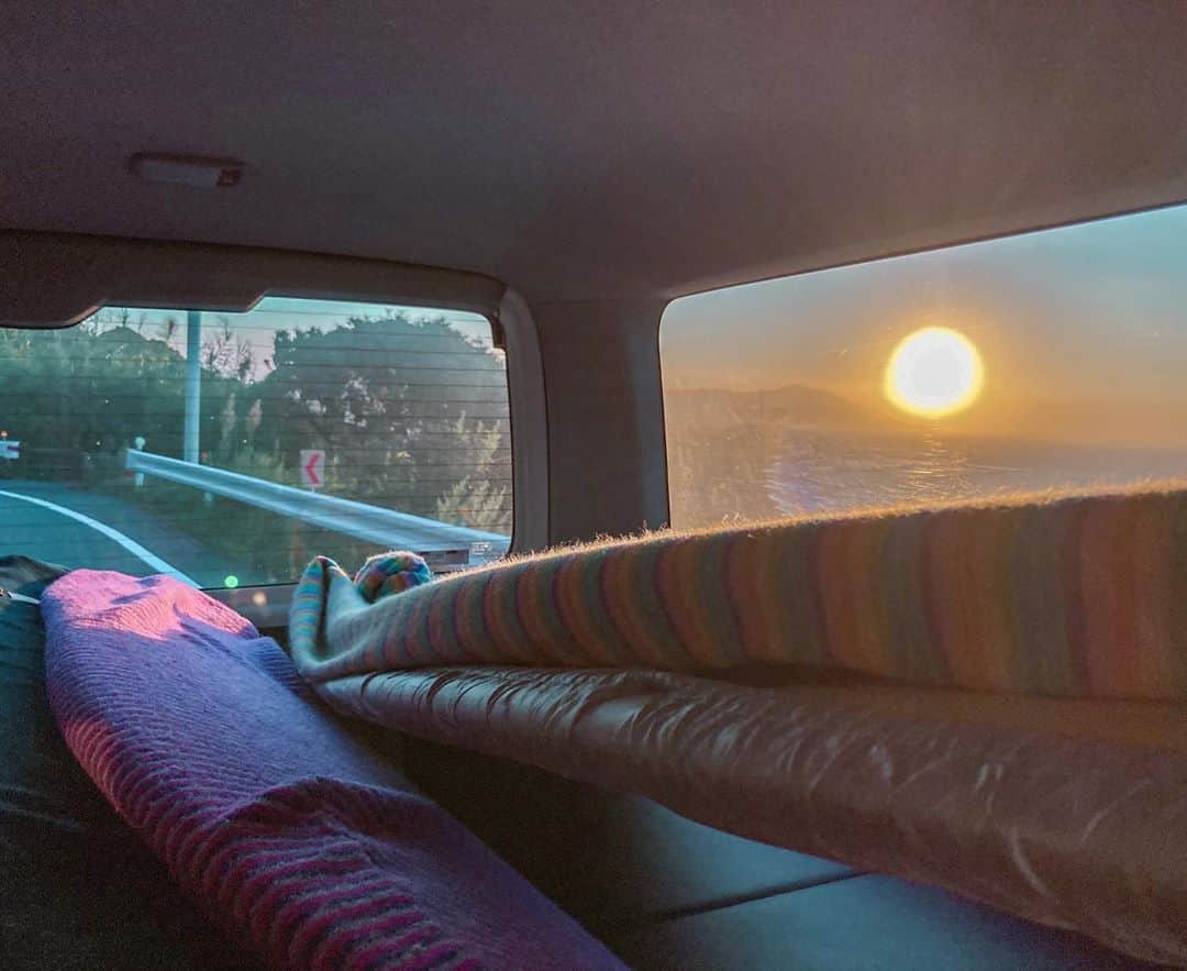 金子藍さんのインスタグラム写真 - (金子藍Instagram)「満月から始まり 朝陽を見て . 休日を大好きな友達とサーフィンして美味しいご飯でお腹を満たすという 最高な過ごし方 . #surf #愛知 #伊良湖 #田原 #豊橋 #サーフィン #haneypresets」9月2日 22時28分 - aikaneko_surf
