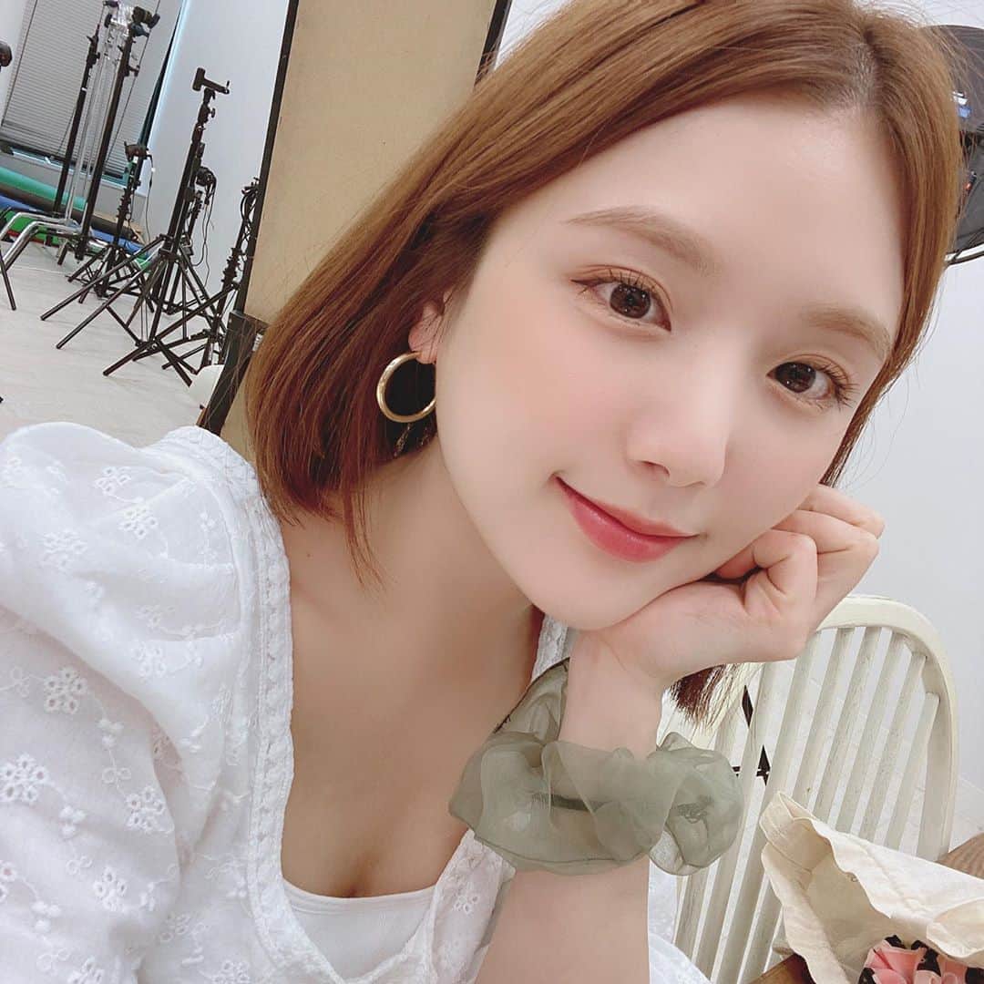 ひよんさんのインスタグラム写真 - (ひよんInstagram)「💄🤳 ㅤㅤㅤㅤㅤㅤㅤㅤㅤㅤㅤㅤㅤ あっという間に9月🤭⏳🏃‍♀️ 9月はなんだか良い月になりそう(^.^)❤️ なんの根拠もないのだけど。。笑 ㅤㅤㅤㅤㅤㅤㅤㅤㅤㅤㅤㅤㅤ 今日のリップは @herabeauty_official の #センシュアルスパイシーヌードリップバーム 266 だよ💋💋 かんわいい🥺✨リップクリームみたいな質感❣️ ㅤㅤㅤㅤㅤㅤㅤㅤㅤㅤㅤㅤㅤ そしてひっっさしぶりにカメラアプリ変えた📸♻️ FiuFiuのフィルターFlowerつかってる😋💓 ㅤㅤㅤㅤㅤㅤㅤㅤㅤㅤㅤㅤㅤ あとは、気ままにひよんTwitterバージョン作った😆🐣💚 こっちはみんなと沢山コミュニケーション取れたらいいな💞 って思ってるから是非フォローしてね😻😍 アカウント feeyong_kimama だよ❤️ ㅤㅤㅤㅤㅤㅤㅤㅤㅤㅤㅤㅤㅤ 話したいことが沢山で長くなっちゃったけど、 明日も1日いい日になりますように❤️ ㅤㅤㅤㅤㅤㅤㅤㅤㅤㅤㅤㅤㅤ #feeyong #희영 #ひよん」9月2日 22時28分 - cchan_fee4