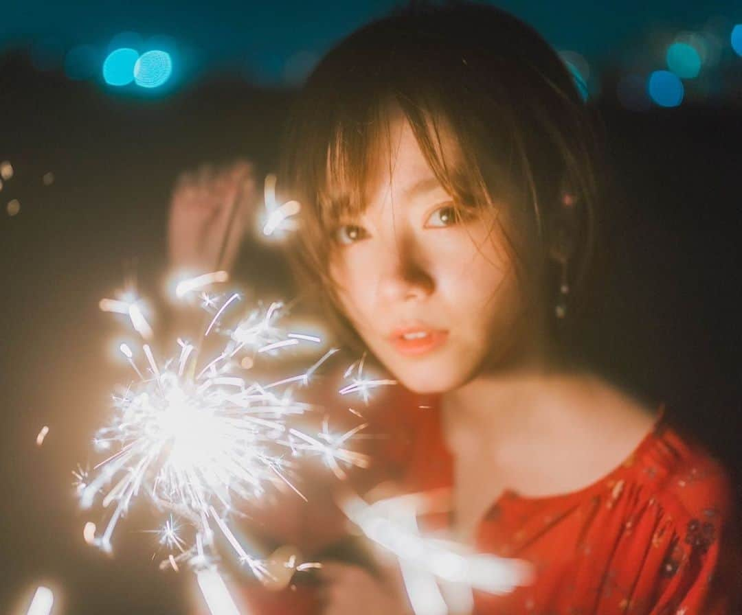 齋藤舞のインスタグラム：「花火🎇  来年は花火大会あるといいなぁ...  #線香花火が一番好き #エモい夏  ・ ・」