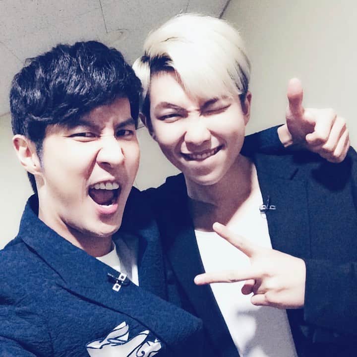 キム・ジソクのインスタグラム：「. 그V가 빌보드 1위의 그’V’ictory였구나🥳🥳🇰🇷⭐️」