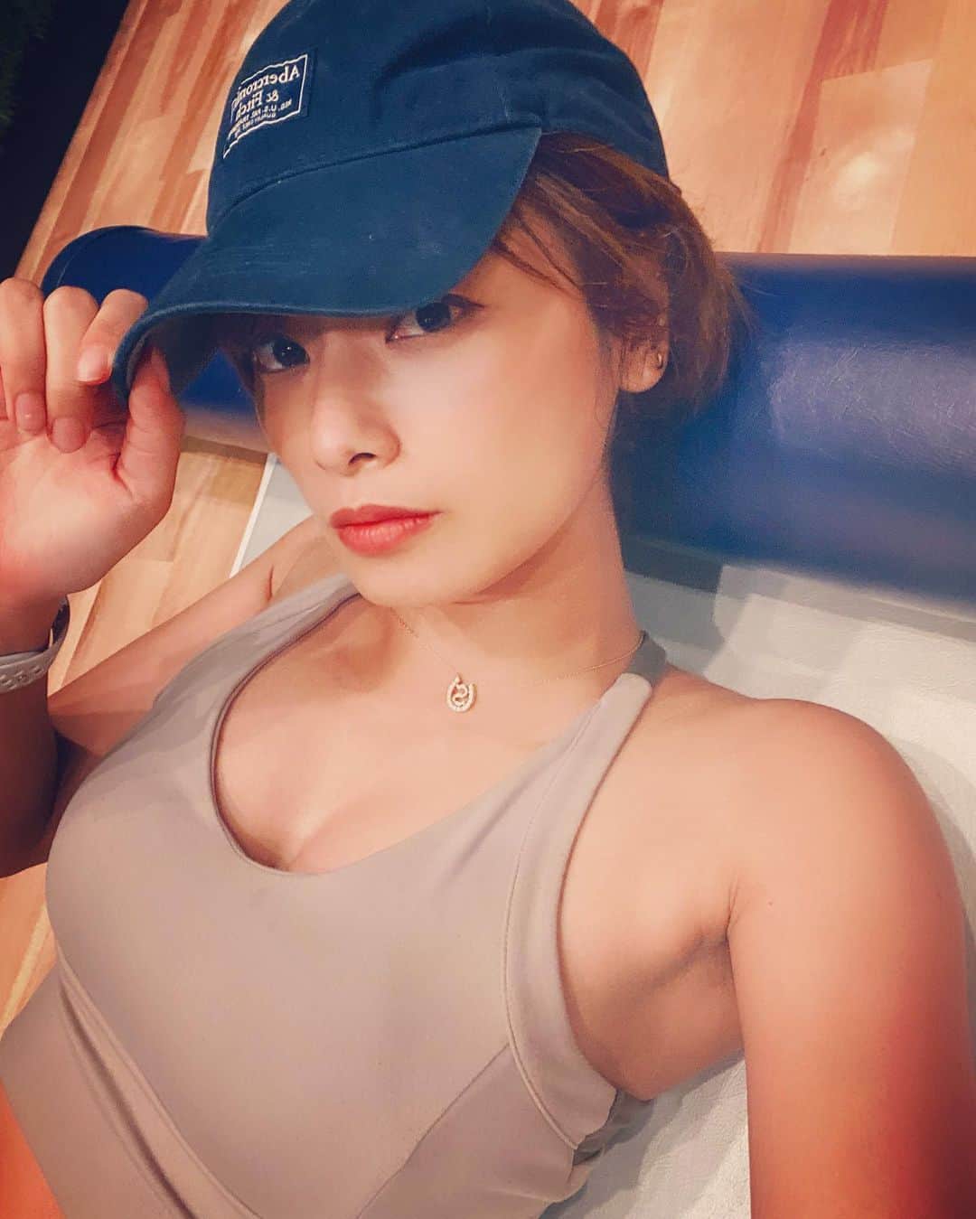 彩海のインスタグラム：「. . 10代は親や先生に怒られてよく泣き 20代は恋愛でよく泣き 30代は仕事で悔しくてよく泣く。 . . 30代突入して恋愛で全然なかなくなったのに 仕事でめっちゃ泣く私。 . なにこれ。 . それぞれの時代のどの私も 本気で取り組んでいるから 泣くんだと思うけどね。 . 　 . . みんなはどうですか？😂」