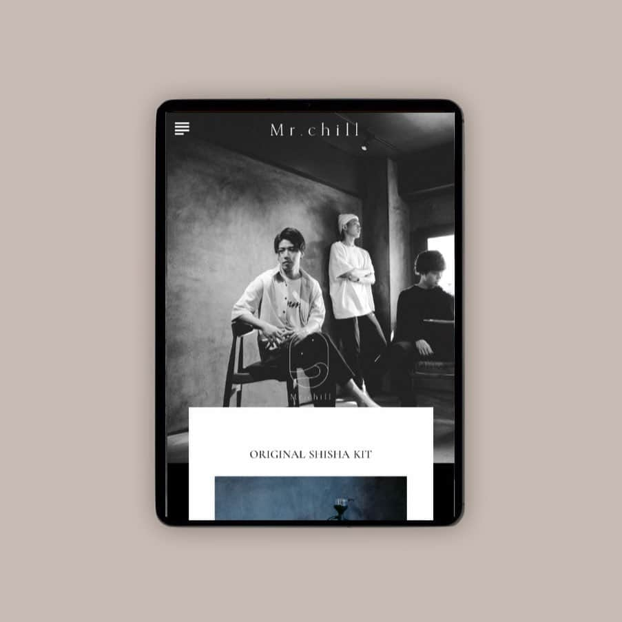 川原あやかのインスタグラム：「EvisJapさんのブランドサイトを デザインさせて頂きました。 . これからもとても楽しみです！  #evisjap #mrchill #chill #webdesign #shooting #branding」