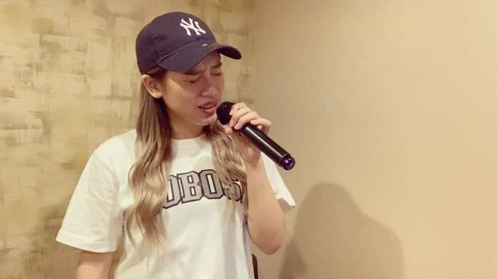 acaneのインスタグラム：「#acanecover ・ 『アイシテル / 清水翔太』 ・ 明日はライブだ〜〜っ！ 東京で歌うの久しぶりだ〜〜っ！！！ たのしんでまいります🥳 ・ 配信でも見れるので、 チケット等はストーリーのハイライトをチェックしてね🤩 ・ #清水翔太 #アイシテル #acane」