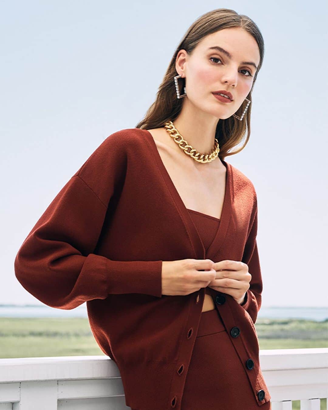Saks Fifth Avenueのインスタグラム：「A bright chain necklace from @lele_sadoughi and crystal earrings from @dannijo are instant mood-lifters.」