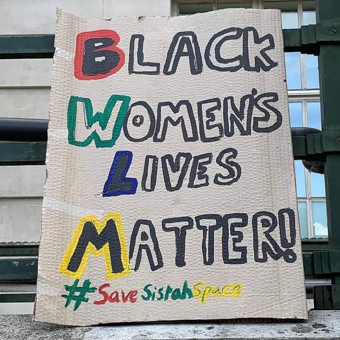 ナオミ・シマダのインスタグラム：「@sistahspace_ is a truly incredible community-based non-profit initiative created to bridge the gap in domestic abuse services for African heritage women and girls in Hackney and as I write this post they are being evicted from their space by the @hackneycouncil and @mayorofhackney. The council is trying to move the "Sistah Space" out of its council-owned building just so it can rent it out for profit. In a time where the number of domestic violence cases has seen such a sharp rising this is how the council shows us how much they care about DV and the lives of Black women. I went to their protest to save the space on Monday and was so moved by founder Ngozi Fulani and all other beautiful humans who spoke to defend the space. It’s hardly surprising that Black women who are victims of domestic abuse often mistrust the police, or struggle to believe that going to them would ever help their situations. Sistah Space is a completely distinctive and important space for Black women to seek advice and support. I’ve attached a screenshot of a letter from @mayorofhackney Philip Glanville, pledging to be a better ally to the Black community in the wake up the uprisings around Black Lives sparked by the death of George Floyd. And this is how you express your allyship Mayor Glanville? Performative virtue signalling, your words mean nothing. If you let this eviction continue you will have blood on your hands! The eviction and failure to communicate with @sistahspace_ is state violence! Please comment + share to spread the world. check the link in my bio to read more about the space and see what you can do to help!❤️#safespaceforsistahspace」