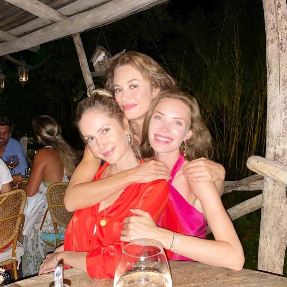 オルガ・キュリレンコさんのインスタグラム写真 - (オルガ・キュリレンコInstagram)「had such a wonderful time seeing @polienkolga and @mcbultheel last week, love a girls night! _______________________________________________________  #GoodCompany #Friends」9月2日 23時33分 - olgakurylenkoofficial