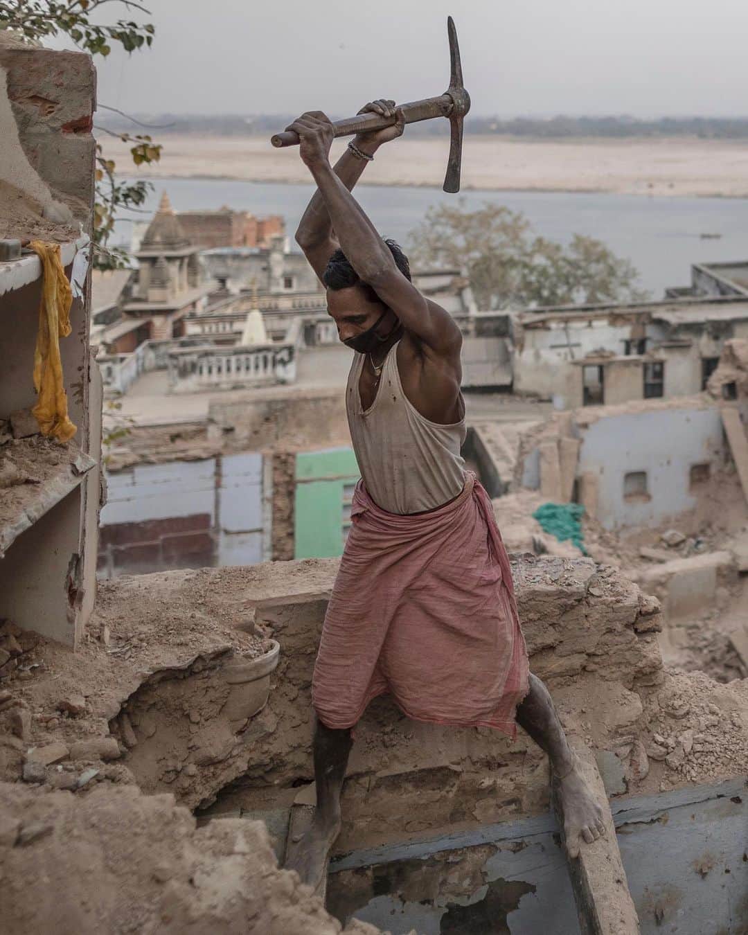 のインスタグラム：「How often I’ve walked these tight alleyways in Benares (Varanasi) during seven or more trips...remembering perfect straight razor shaves by the same street-side barber on each visit, the sounds of temple bells, scent of roti, kind greetings by others when we pass elbow to elbow. On the most recent visit to this holy city, a large swath, thicker and fatter than a football pitch, was being created using pickaxes and sledgehammers to much of Varanasi’s Old Quarter. The reason for giving pilgrims and tourists more straightforward access to the Ganges River. Those asked to leave were paid, for too many, not enough to afford similar housing. You’d imagine 43,600 sq meters (469,700 sq ft) should be enough flattened space to park a fleet of buses and flag-following tourists, removing hundreds of 18th-century homes and temples. During the three days in early 2019 I spent amongst the falling dust and debris, it’s sad how a beautification project can be unbeautiful. ⠀⠀⠀⠀⠀⠀⠀ India’s Daunting Challenge: There’s Water Everywhere, And Nowhere - Chapter 8 of the @outofedenwalk, my latest story last months (August 2020) issue of @natgeo magazine. ⠀⠀⠀⠀⠀⠀⠀ #demolition #homes #temples #benares #banaras #varanasi @natgeo @outofedenwalk #walkingindia #edenwalk」