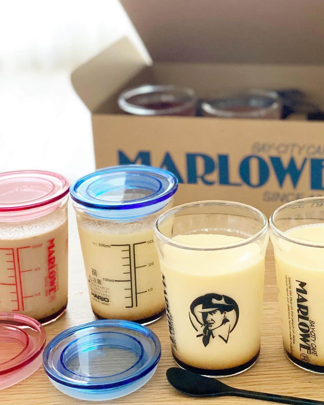のインスタグラム：「葉山マリーナの「マーロウ」でビーカー入りプリンをお土産に買ってきました！ 食べ終わった後は軽量カップや容器として使おうと思ってフタも購入☆電子レンジOK  #食べ終わった後も使える  #ビーカープリン  #マーロウ  #引き寄せ #上機嫌 #いい気分 #今幸せでいよう #今を楽しむ」