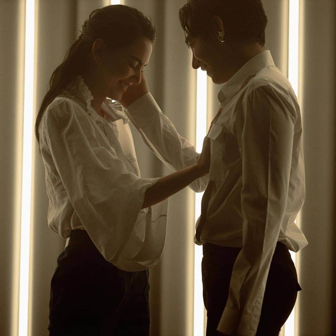 のインスタグラム：「ดีใจได้เล่นMVเฮียนะคะ🖤🐒ไหนๆใครดูMV #gettoknowyou แล้วบ้างน้าาา?🙌🏻」
