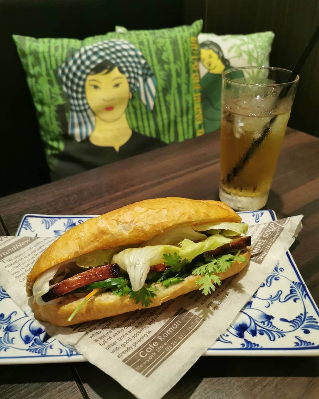 黛実希さんのインスタグラム写真 - (黛実希Instagram)「韓国のテレビで最近よく見かけるベトナム料理🇻🇳のバインミーってゆうベトナムのサンドイッチ🥪があってずっと気になってたの❣️ そしたら池袋のベトナム料理屋サイゴン(@saigon.ikebukuro )にバインミー食べれるところ見つけて早速行ってきた💕💕 すっごいおいしい！！！！！ 日本では食べられないと思ってたから、テンション上がった🤩❣️ 想像以上に美味しすぎて絶対また行く🤭🥪❤️ 飲み物もベトナム茶にしてみたよ🎵 むくみが取れるゴーヤ茶にしたよん💕 . . . #バインミー#サイゴン#ベトナム#池袋西口#サイゴン池袋西口店#ベトナム料理#🇻🇳#ベトナム好きな人と繋がりたい#ベトナム料理大好き #バインミーサンドイッチ#サンドイッチ#池袋グルメ#池袋ランチ#グルメ女子#グルメ女子と繋がりたい#グルメ女子会#바잉미#베트남음식#베트남#좋아요그램#좋아요반사#팔로우반사#맞팔해요#맞팔#banhmi#sandwich#vietnam」9月3日 10時26分 - candymiiiki