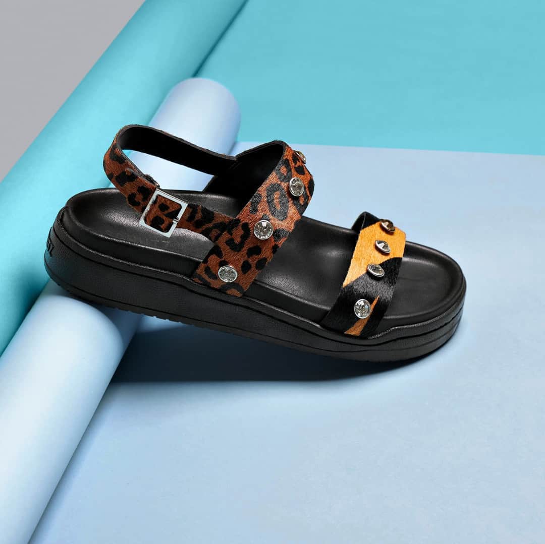 Schutzのインスタグラム：「PLAY THE LEOPARD GAME ❤️ #newin #schutzsporty」