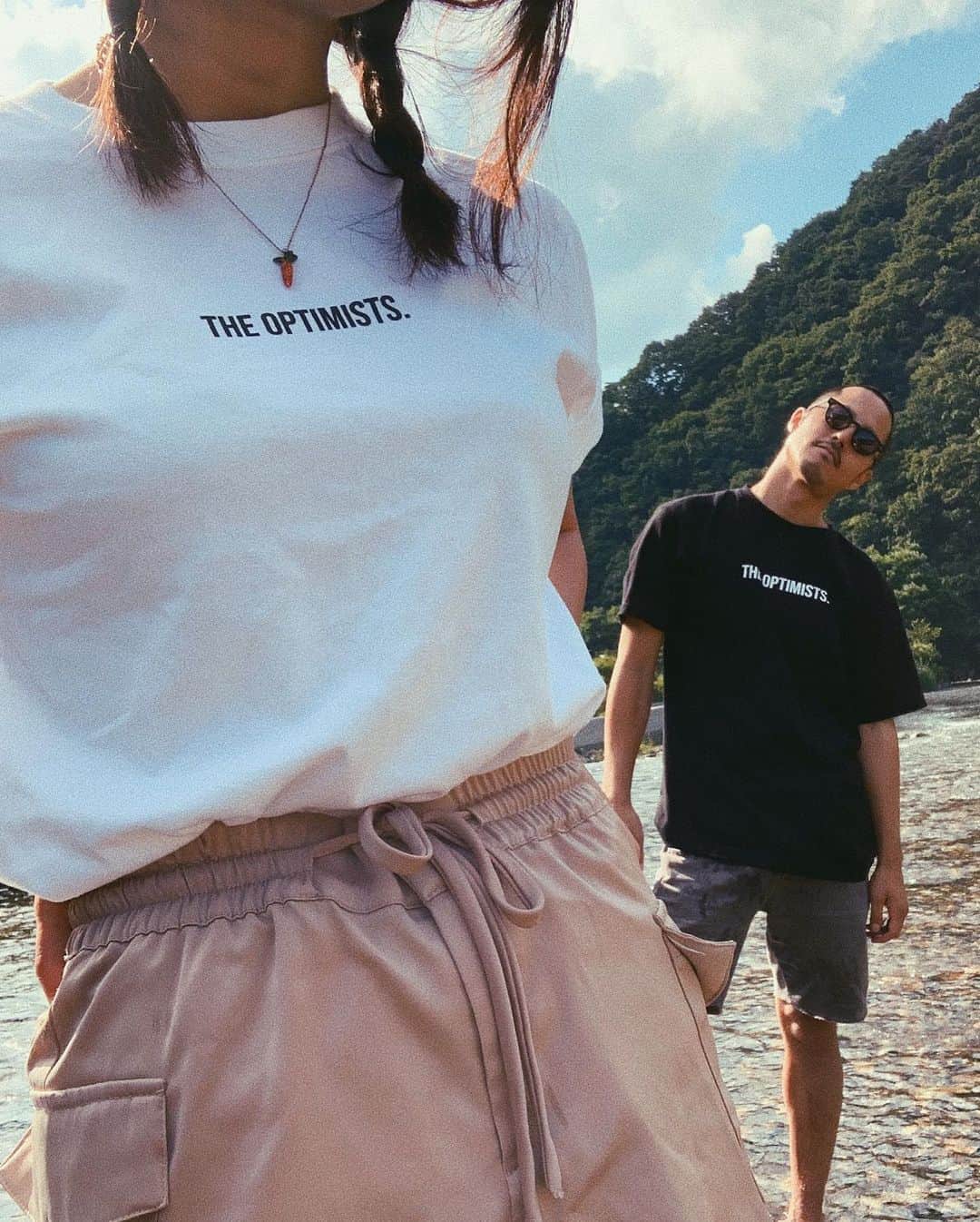 野澤麗花のインスタグラム：「THE OPTIMISTS.🌏 @theoptimists.official  この度旦那さま @taka_brew と オプティミストというブランドを立ち上げました☀️ 色々あるけどハッピーでいよう♡という気持ちから このブランド名になりました🌱 . 今後は環境に優しい素材を使ったり、もっともっと人も地球もハッピーになれるブランドにしていきたいと思ってます🌹 . ちょっとずつ涼しくなって、アウトドアもまだまだこれから楽しめる時期なので、これを着て自然と戯れて下さい🏖🏄🏾‍♀️☀️🏕🔭 . . 7月末に日本の貨物船の重油流出によって、大好きな海が汚染されてしまうという悲しい事故がありました😭モーリシャスの方々はまだまだ汚染に苦しんでいます。これから何年この状況が続くかわかりません。微力ではございますが、今回の商品の売り上げの一部を、モーリシャスの環境や野生動物保護の活動を行なっている『モーリシャン野生生物基金』へ寄付させていただきます🐬 . . @taka_brew and I believe that the optimism is the key to Happiness🕺🏼🌹and that’s how we came up with the name “THE OPTIMISTS.”. . WE ACCEPT INTERNATIONAL ORDERS😉 (Some countries are not available due to the COVID-19) . Also,we use part of our proceeds to support “Mauritian Wildlife Foundation”.🐬 . #theoptimists」