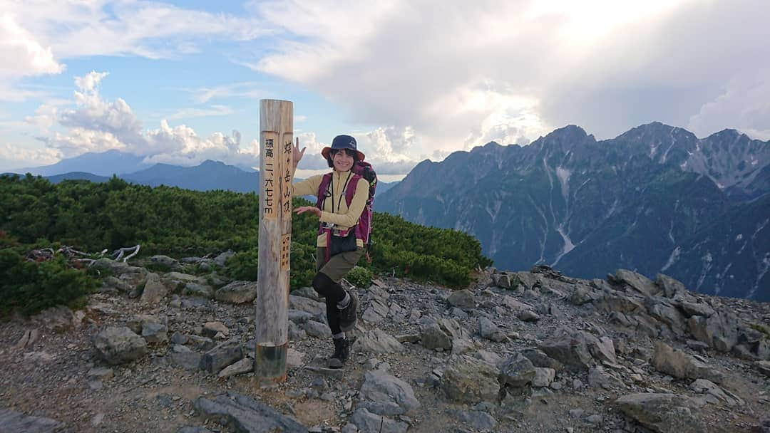 桜花さんのインスタグラム写真 - (桜花Instagram)「おはようございマウンテン🗻🌷  夏の蝶ヶ岳🗻🗻🗻🍀 本日も“ちょう”ナイスな１日にいたしましょ✨  蝶ヶ岳、ちょうだけに、、🌷  #おはよう  #おはようございます #おはようございマウンテン #goodmorning  #morning #mountain  #mountains #蝶ヶ岳  #蝶ヶ岳ヒュッテ  #山  #山歩き  #山登り」9月3日 9時18分 - mountainohka