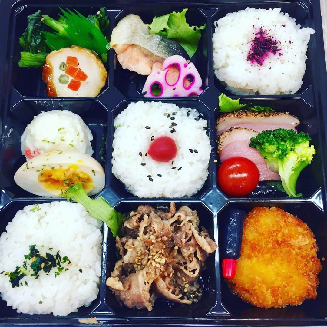 栗原英雄のインスタグラム：「#大地 大阪公演中のお弁当」