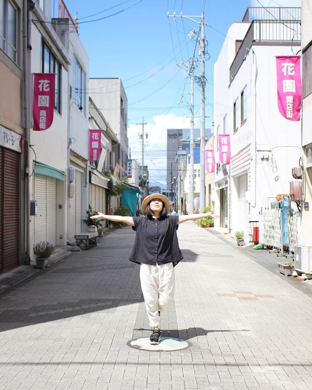 yukaのインスタグラム：「花園商店街❁｡* ・ ・ たまたま行った日がお休みだったお店が多かったのか、既にシャッター街なのか… でもね、ぶらぶらするには楽しい界隈だったよ。←マニア向け🙄 ・ ・ #igersjp  #team_jp_  #indies_gram  #instagramjapan #toyohashiphoto  #クラストコ #豊橋 #花園商店街 #tanddフォトコンテスト2020  #discover #今こそ写真でつながろう #日常の風景にある電力」