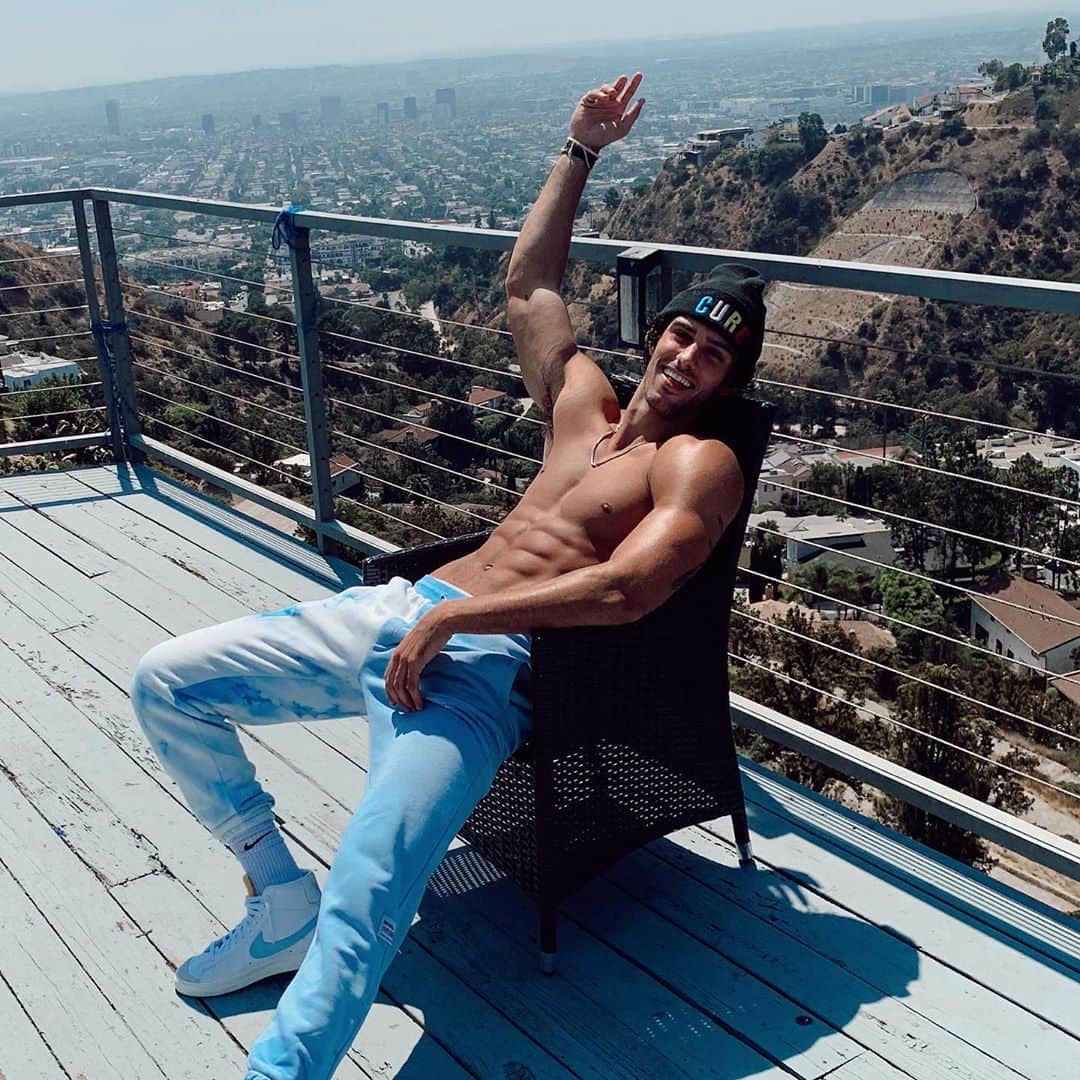 Steven Kellyのインスタグラム：「Feels good to be back」