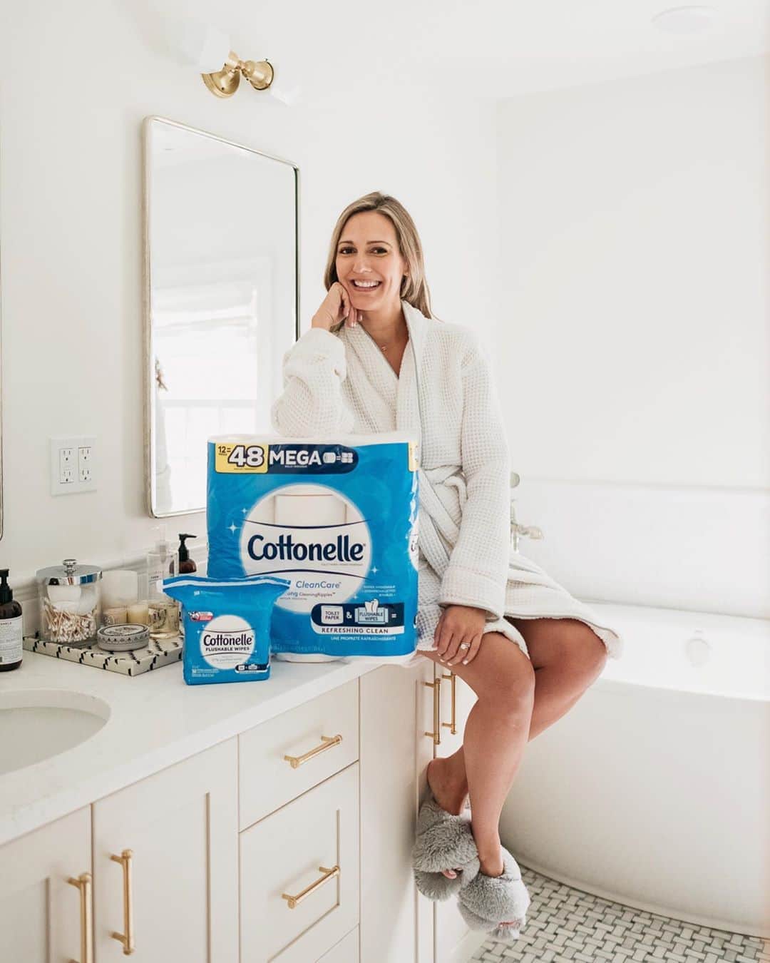 Anna Jane Wisniewskiのインスタグラム：「Welcome to my sanctuary. But I'm not kidding--we remodeled our master bath in 2018/2019 and I wanted to create a serene space that I loved going into and that mission was accomplished. This is where I relax in a steam shower, take a long, hot bath, and pamper my skin with a plethora of products. I'm talking all my skin here, people. I didn't want to cut corners when it came to renovating this space and I'm not cutting corners when it comes to toilet paper either, which is why I'm so excited to be working with @cottonelle ; they have a dynamic duo of toilet paper (super strong & soft, obviously) + flushable wipes (they’re biodegradable!) and it's like the luxury you didn't know you were missing in your life. You feel refreshed after using these products, which is how a skincare routine should be, right? But really, these flushable wipes are a household staple and I got on the train years ago after I saw them at my mom's house. They're also amazing for potty training and postpartum care (which I'll be dealing with soon enough...and if you know, you know). #downtherecare #ad  📸 @ironandhoney」