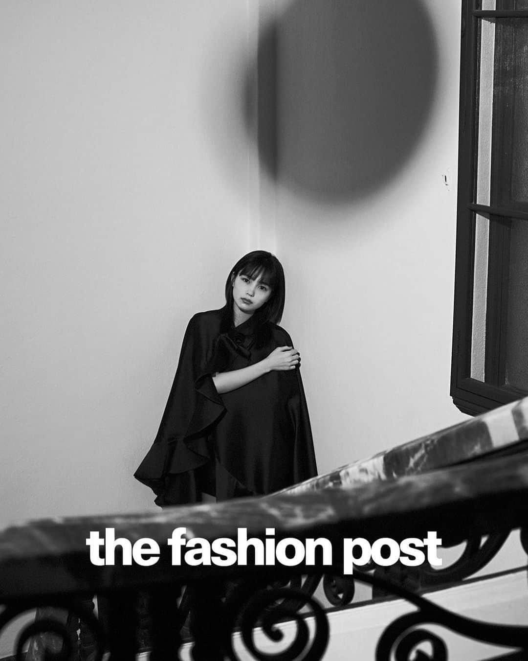 のインスタグラム：「#fashion ﻿ 2020-21 autumn & winter collection﻿ emporio armani﻿ featuring haruna kawaguchi﻿ ﻿ 『川口春奈、エンポリオ アルマーニで秋を迎える vol.1』﻿ ﻿ EMPORIO ARMANI (エンポリオ アルマーニ) の新広告モデルに就任した女優・川口春奈が纏う 2020-21年秋冬コレクション。﻿ ﻿ “Be a Poem (詩人のように)” をテーマに掲げる今シーズンのコレクションは、詩人が言葉で世界を立ち上げていくように、ファッションで自分の世界観を堂々と表現する女性たちへのオマージュでもある。背筋がシュッと伸びるような強さと大胆さを感じさせるデザインに注目だ。時を超えたラグジュアリーのスタイルを川口春奈が表現した。﻿ ﻿ model: haruna kawaguchi﻿ photo&videography: genki nishikawa﻿ styling: noriko sugimoto﻿ hair&makeup: yusuke kawakita﻿ text: miwa goroku﻿ edit: mikiko ichitani﻿ ﻿ #EMPORIOARMANI #TFP #TheFashionPost #川口春奈 #HarunaKawaguchi #GenkiNishikawa #NorikoSugimoto #YusukeKawakita」