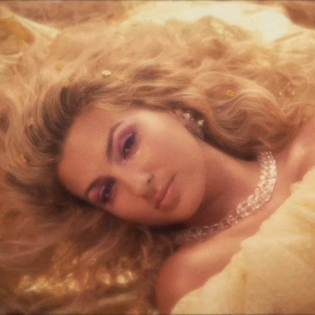 Vevoさんのインスタグラム写真 - (VevoInstagram)「If you're feeling "Unbothered" about an ex... congrats! You're officially over it. 👏 Now watch @torikelly's new video for that extra boost of empowerment. ❤️ ⠀⠀⠀⠀⠀⠀⠀⠀⠀ ▶️[Link in bio] #ToriKelly #Unbothered」9月3日 10時02分 - vevo