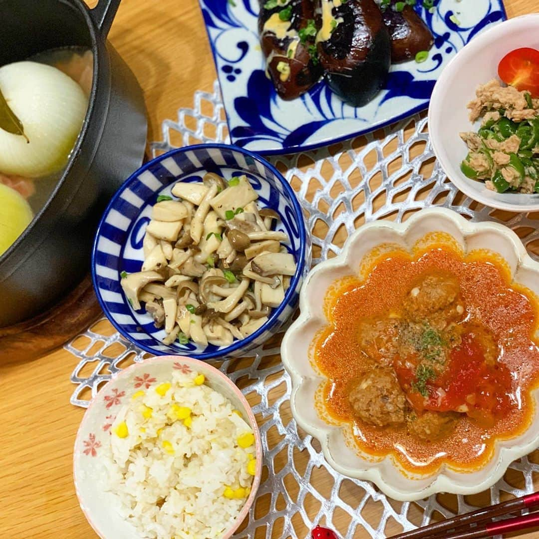 奥山夏織さんのインスタグラム写真 - (奥山夏織Instagram)「久しぶりに#クックフォーミー が使いたくて作ったご飯🍚✨ ・ 🍴#ミートボールのトマト煮込み (クックフォーミー) 🍴#無限ピーマン 🍴#キノコのガリバタ炒め 🍴#玉ねぎ丸ごとスープ 🍴#焼きなすのマヨネーズ和え 🍴#とうもろこしご飯 ・・・ #かおりずキッチン #cooking #料理 #主婦料理 #OL料理 #クッキング #ご飯#foodinsta #food #foodstagram #おうちご飯 #お家ごはん #夜御飯 #夜ご飯 #晩ご飯 #晩御飯」9月3日 9時56分 - okuyama_kaori