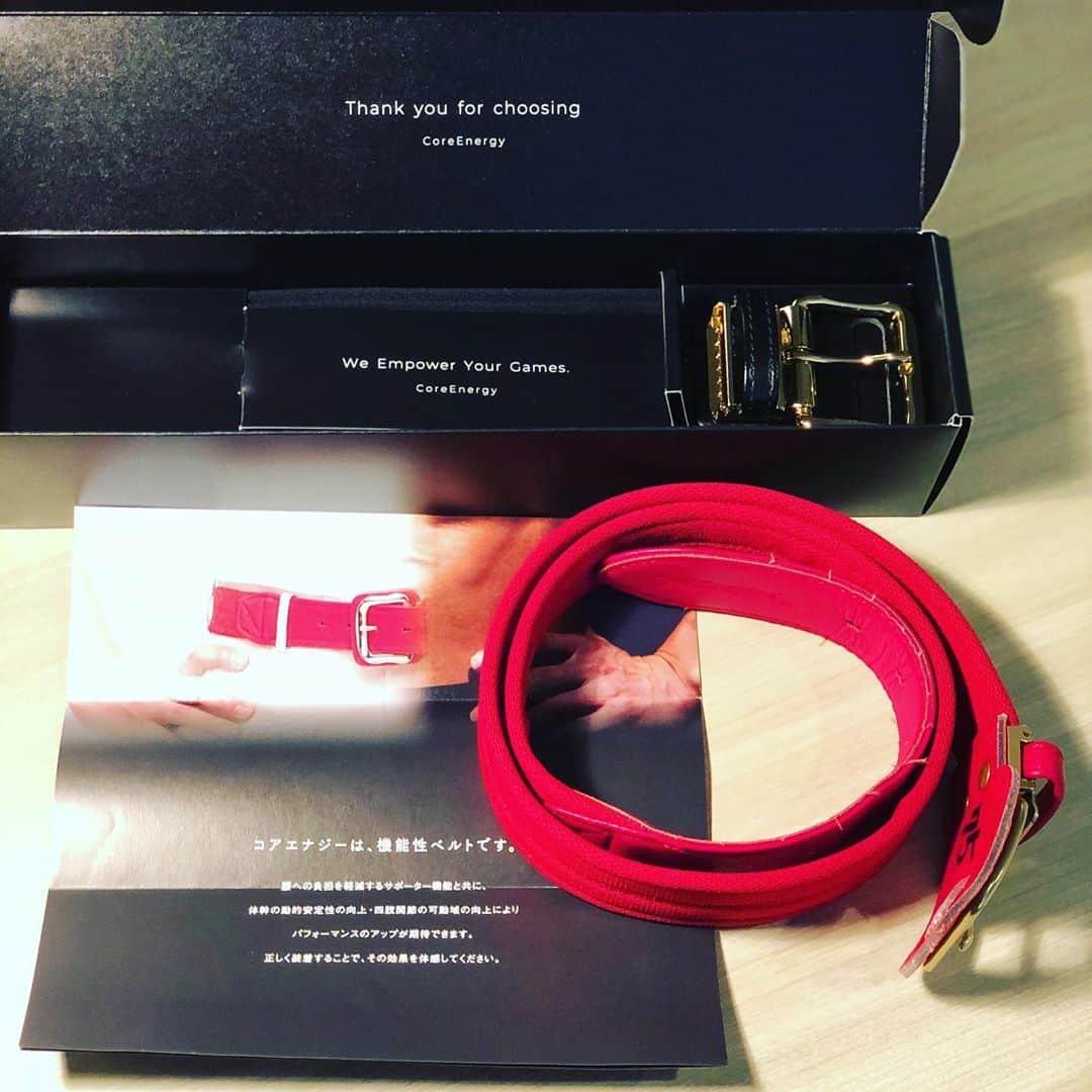 のインスタグラム：「現役の時にこのベルトがあったらなぁ〜と思います。 ヘルニア持ちの自分には、ベルトでの腰の負担が意外とあったんだとこのコアエナジーを使ってびっくりでした。  息子に送ろう  #コアエナジーベルト  #ヘルニア待ち #野球ベルト」