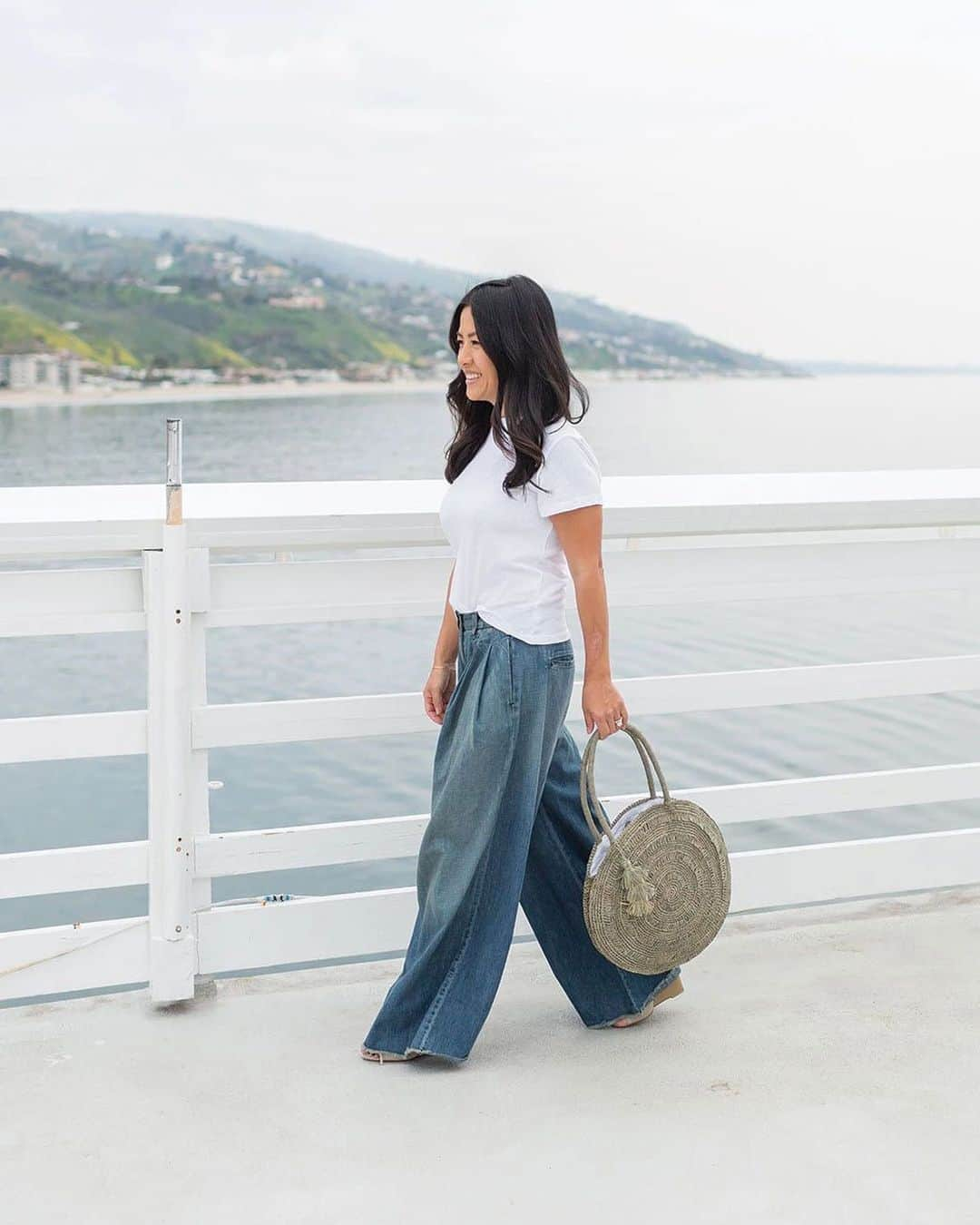 The Little Marketさんのインスタグラム写真 - (The Little MarketInstagram)「This slate tote transitions from summer to fall seamlessly. It's hand-woven with raffia and features a fabric lining, magnetic closure, and an inner slit pocket to keep you extra organized.」9月3日 10時04分 - thelittlemarket