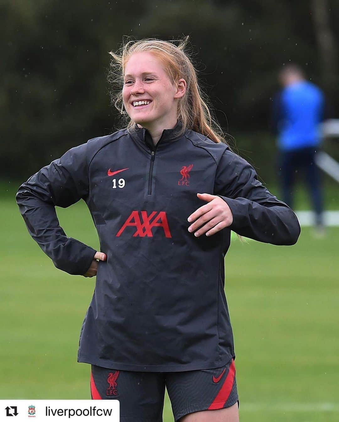 リヴァプールFCさんのインスタグラム写真 - (リヴァプールFCInstagram)「#Repost @liverpoolfcw 🙌🙌 ・・・ 𝘼𝙡𝙡 𝙨𝙢𝙞𝙡𝙚𝙨 as we prepare for the new campaign 😁🔴 #LFCW #LFC」9月3日 1時26分 - liverpoolfc