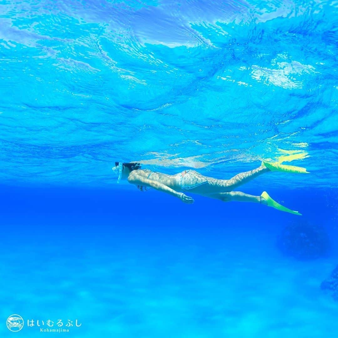 HAIMURUBUSHI はいむるぶしさんのインスタグラム写真 - (HAIMURUBUSHI はいむるぶしInstagram)「小浜島・はいむるぶしから癒しの風景をお届けします。 少しヒンヤリとする青い世界にダイブして心地よい気分に浸るラストサマー… 八重山の夏は11月まで続きます。 #沖縄 #八重山諸島 #青い海 #サンゴ礁 #ブルーラグーン #シュノーケル #夏 #ラストサマー #小浜島 #リゾート #ホテル #はいむるぶし」9月3日 1時31分 - haimurubushi_resorts