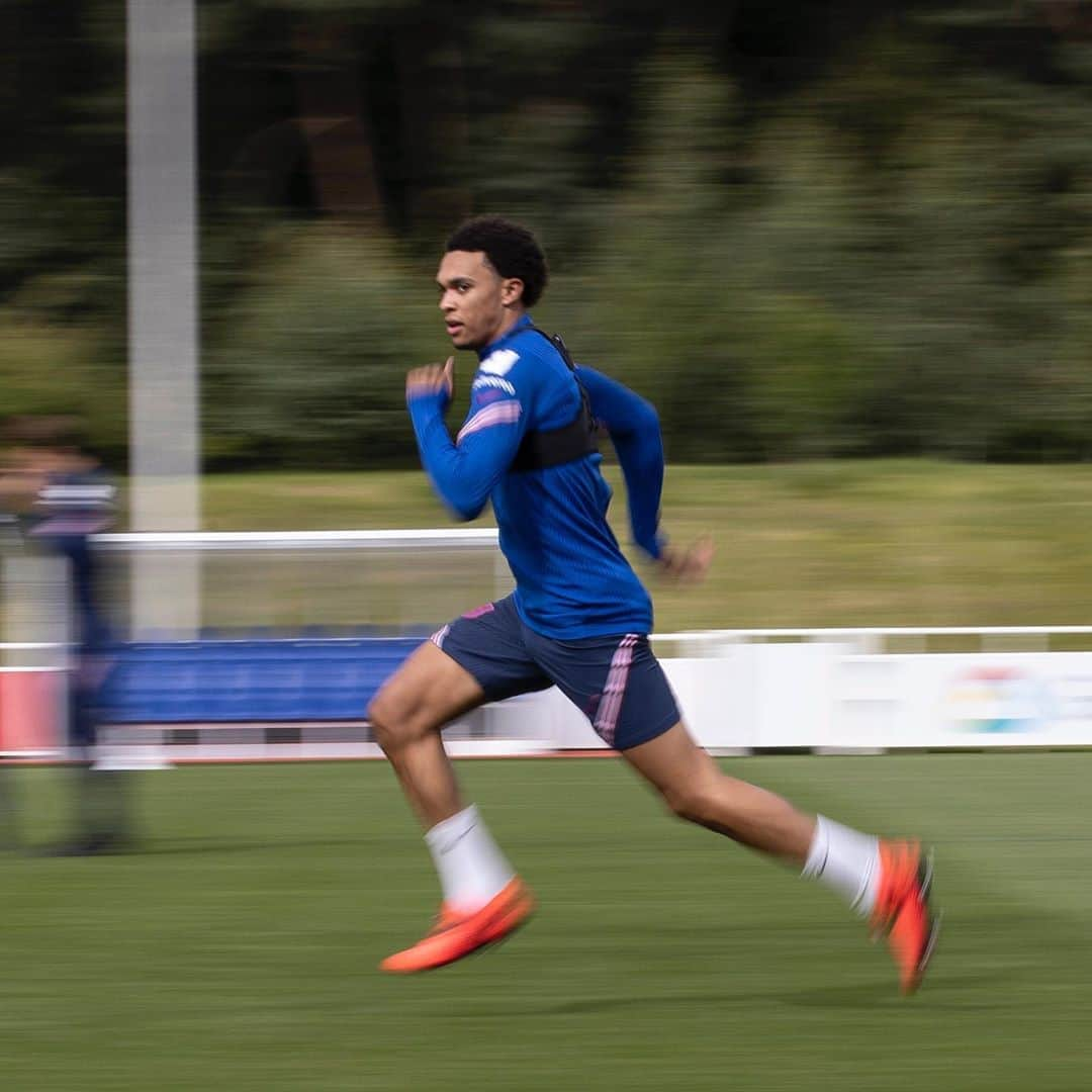 トレント・アレクサンダー＝アーノルドさんのインスタグラム写真 - (トレント・アレクサンダー＝アーノルドInstagram)「England training. (02-09-2020) 🔴📷: Eddie Keogh 🔴 @trentarnold66 🔴  Tags ignore: #trentarnold #TAA66 #team66 #trentalexanderarnold #team66 #trentalexander  #milner #hendo #gerrard #benwoodburn #liverpool #lfc #salah #mane #firmino #robertson #vandijk #emrecan  #chamberlain #aoc #lallana #matip #lovren  #moreno #football  #l4l #f4f #lfl #lovelfc」9月3日 1時33分 - trentaa66