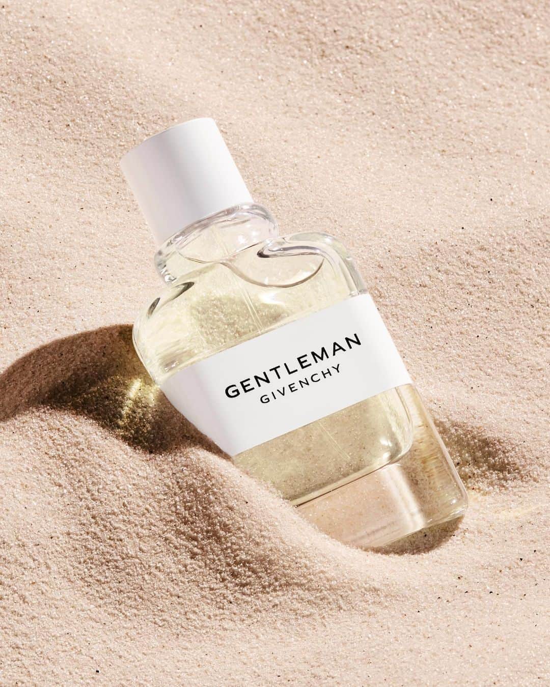 のインスタグラム：「Wherever you are, experience a special getaway through the summery spirit of our Maisons.  Dive into an explosive freshness with Gentleman Givenchy Cologne, the classic Cologne renewed with an iris-infused electrifying citrus tonic.  #LVMH #GivenchyBeauty」