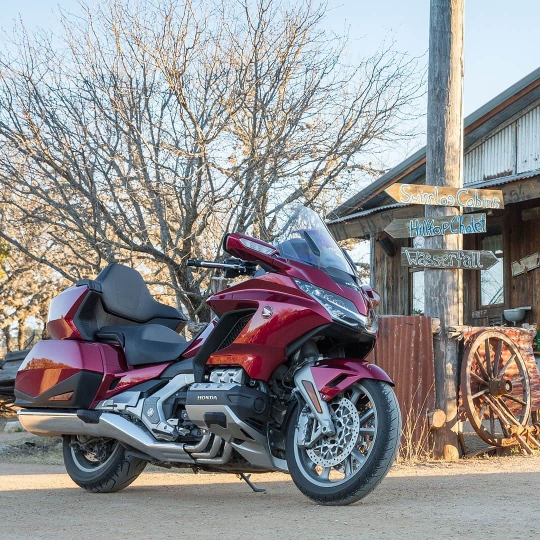 Honda Powersports USさんのインスタグラム写真 - (Honda Powersports USInstagram)「If you were at the crossroads, where would you go on a Gold Wing? #goldwing #betteronahonda」9月3日 2時00分 - honda_powersports_us