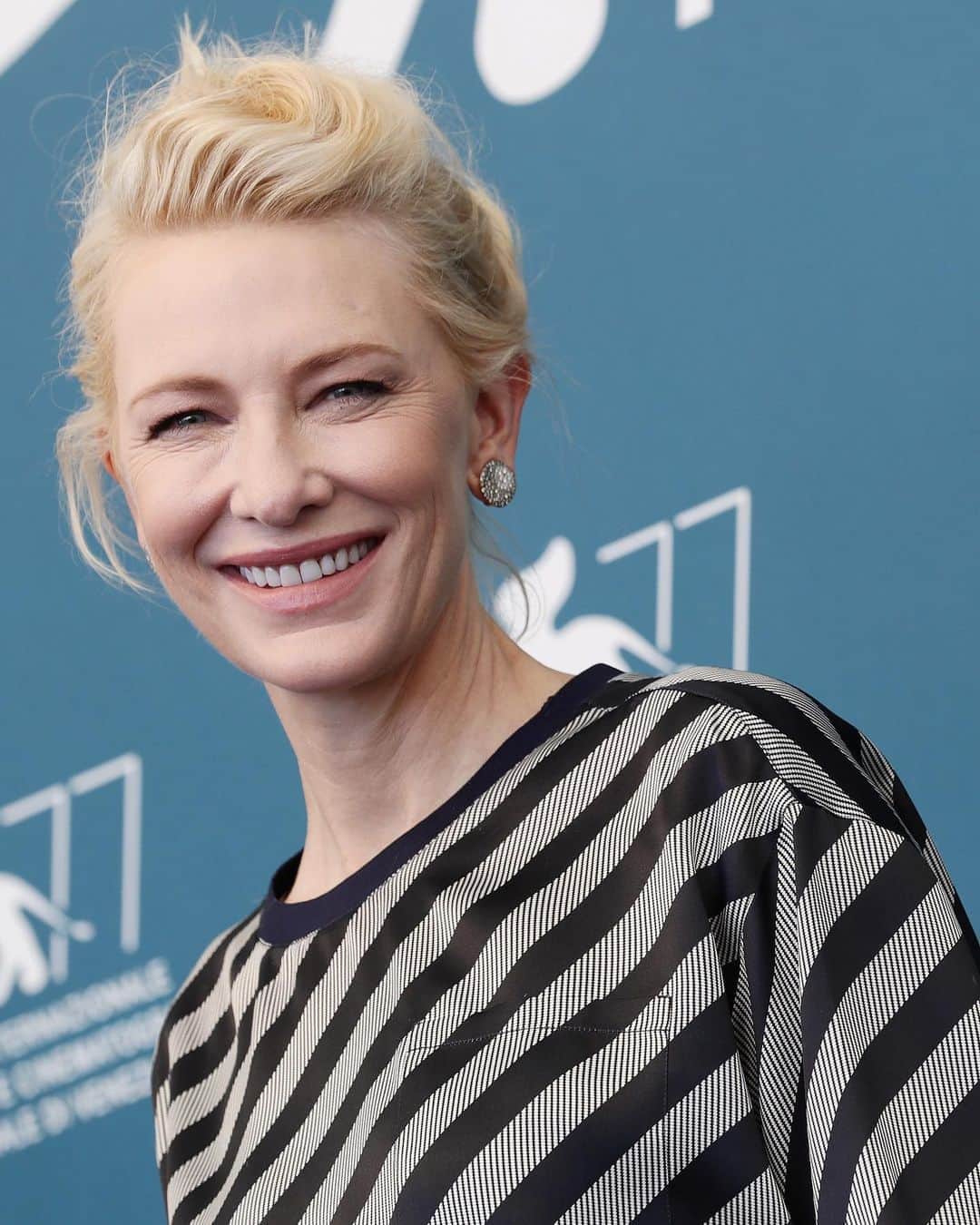 Just Jaredさんのインスタグラム写真 - (Just JaredInstagram)「Cate Blanchett in @giorgioarmani attends the jury photo call for the Venice Film Festival while wearing her face mask. Cate is the president of the jury this year! #CateBlanchett Photo: Getty」9月3日 2時06分 - justjared