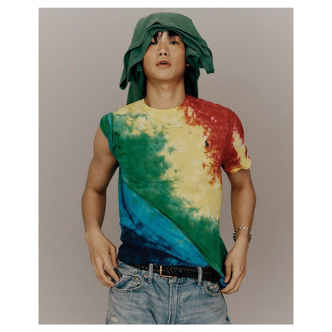 Polo Ralph Laurenさんのインスタグラム写真 - (Polo Ralph LaurenInstagram)「The Classic Fit Tie-Dye T-Shirt features in the June 2020 issue of #EsquireKorea showcasing this season's tie-dye aesthetic.   Model: @Jiseobbbbbb Photographer: @Parkjongha Hair/Makeup: @Dameunii  Editor: @Eunjishinxx   #PoloRLStyle #RLEditorials」9月3日 2時08分 - poloralphlauren