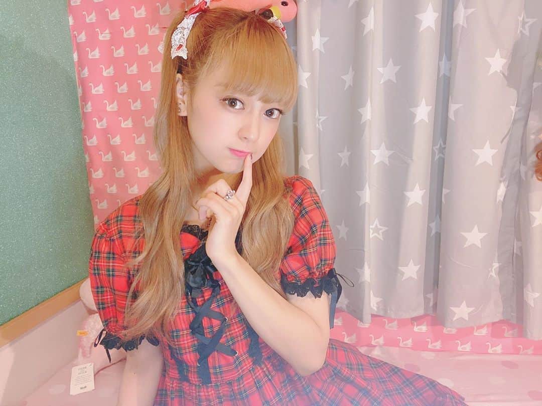 のインスタグラム：「人間は大きな幸せを前にすると、急に臆病になる。幸せを勝ち取ることは、不幸に耐えることより勇気が要る  って竜ヶ崎桃子がいってたよ  #下妻物語 #babythestarsshinebright #メタモルフォーゼタンドゥフィーユ  #metamorphosetempsdefille  #Lolita #ロリータ #ロリィタ #harajukufashion  #kawaiifashion」