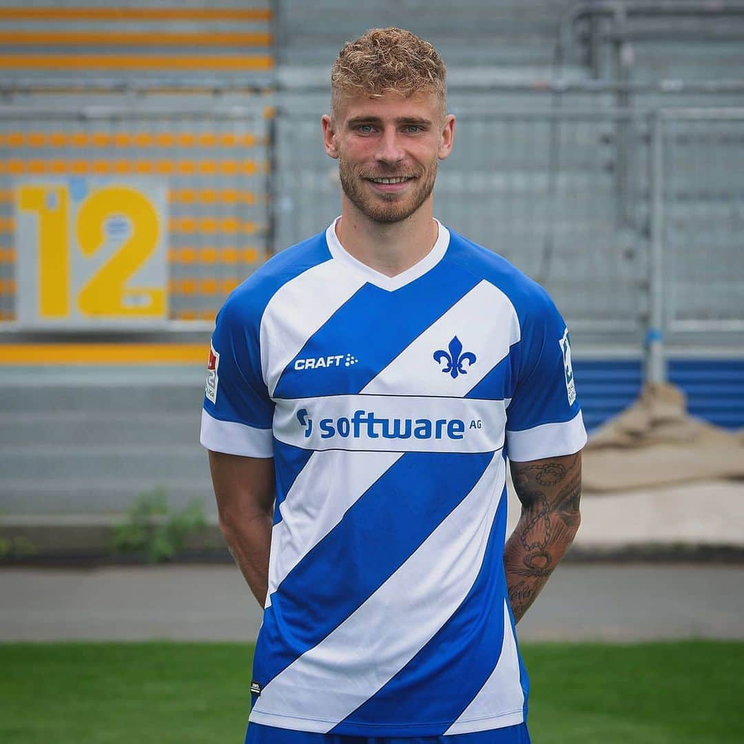 フェリックス・プラッテのインスタグラム：「Saison 20/21 ⚜⚽️💙 #nevergiveup」