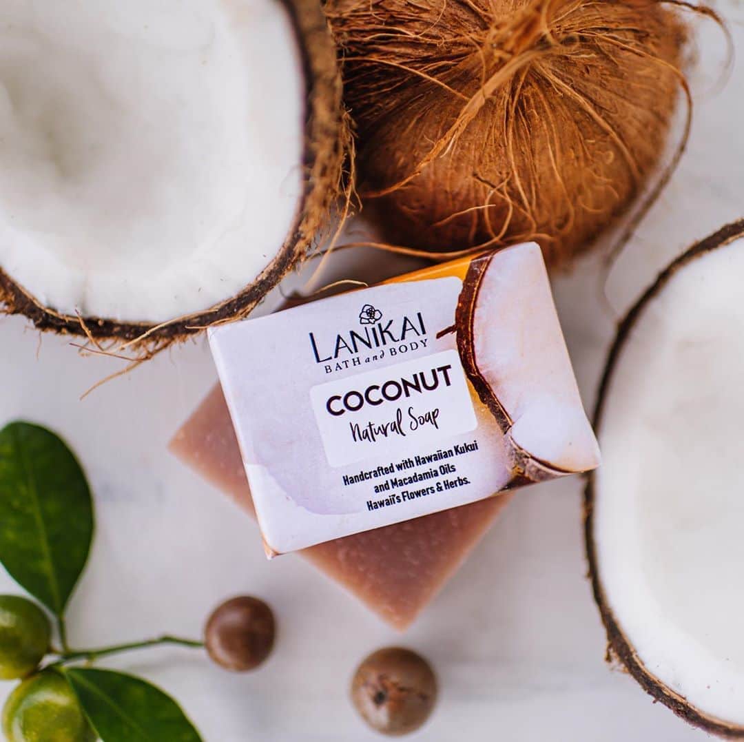 Lanikai Bath and Bodyさんのインスタグラム写真 - (Lanikai Bath and BodyInstagram)「Happy Coconut Day! Honoring the amazing benefits of the coconut. #nationalcoconutday #lanikaibathandbody #kailuatownhi」9月3日 2時35分 - lanikaibathandbody