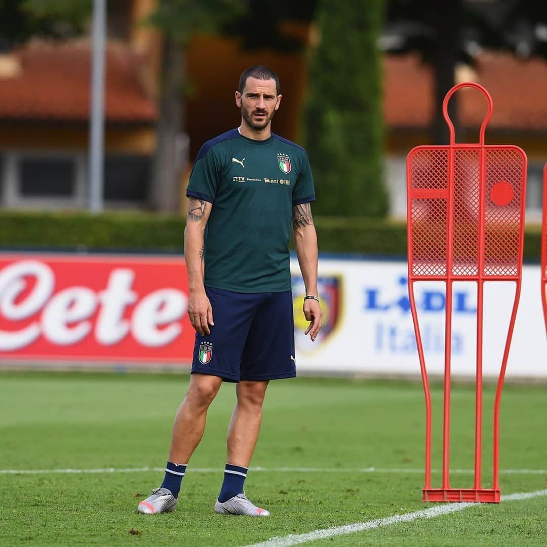 レオナルド・ボヌッチさんのインスタグラム写真 - (レオナルド・ボヌッチInstagram)「Pronti, partenza, via 😎 #LB19 #VivoAzzurro」9月3日 2時42分 - bonuccileo19