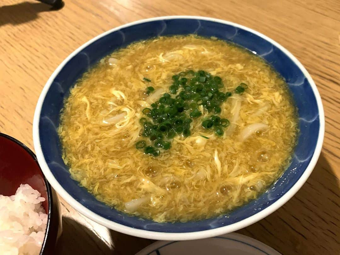 寺内ゆうきさんのインスタグラム写真 - (寺内ゆうきInstagram)「#食いしん坊ゆうきくん の撮影に協力して下さったお店のご紹介  国分寺 猿酔家 @kbj.sasuke  大学時代に行ってたお店が協力してくれました 串焼き12本コース2000円 カレーうどん ライス  #ハイクオリティ串焼きに舌鼓ポンポン #ホントはお酒飲みたかった #国分寺は今はもうなかなか行かないけど昔住んでた #カレーうどんは期間限定 #ライスにはふりかけかかってる優しさ #お通しはウフマヨ #すき焼き串レタス巻き串大葉せせりニンニクベーコン豚バラ #美味しかった串の呪文 #お近くまで行った際はぜひ #YouTubeもみてねー」9月3日 2時44分 - tera____