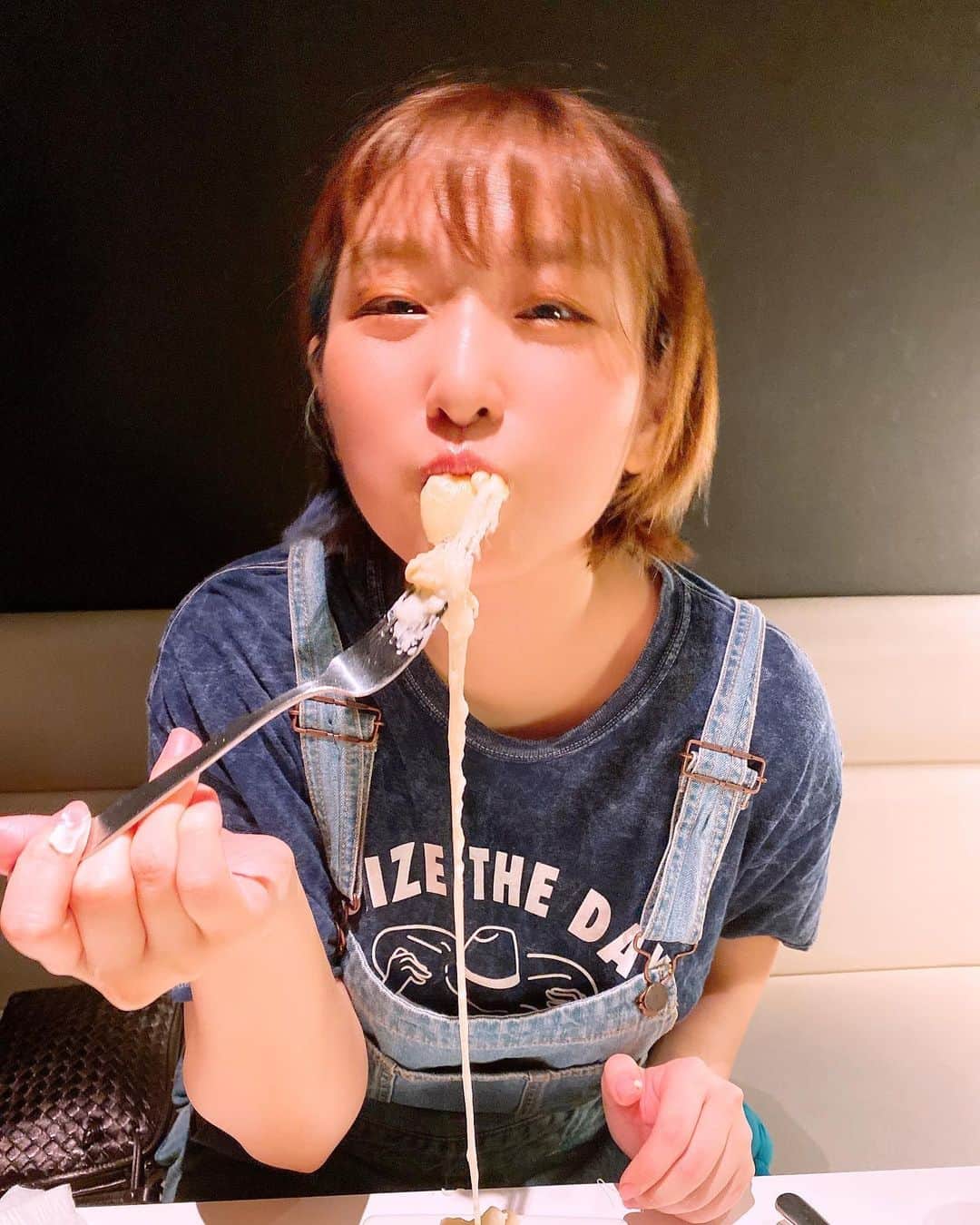吉田実紀さんのインスタグラム写真 - (吉田実紀Instagram)「たぶん食べ姿が一番可愛いのはわたしだと思う笑 . . . . . #食べるの大好き #食べる #食」9月3日 2時48分 - yoshidamiki1124