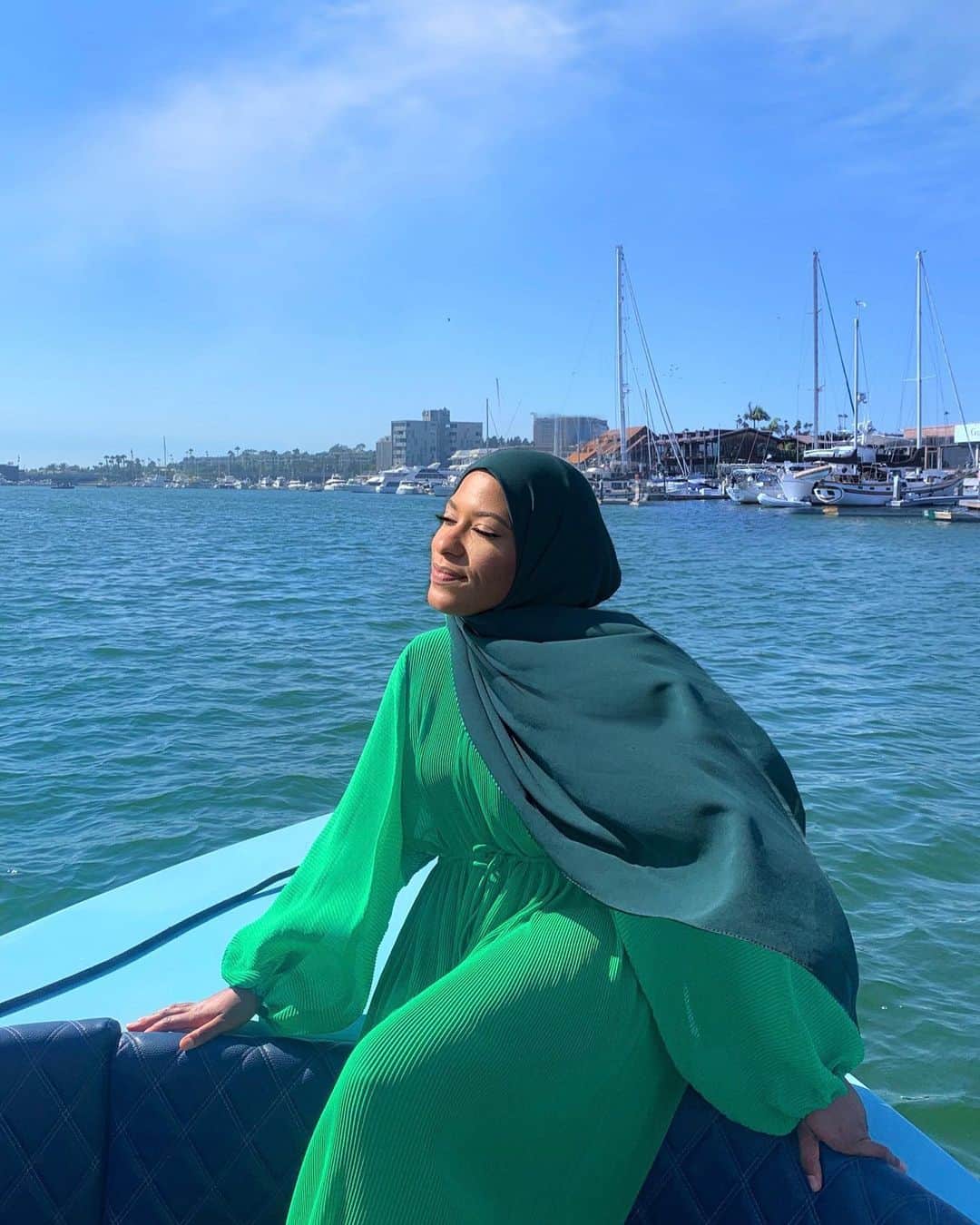 イブテハージ・ムハンマドのインスタグラム：「These last few weeks have been so hard, that I found myself in need of a break from social media. In the midst of the ongoing murder of the Black community, we are protesting against racial injustice and police brutality. Some days are harder than others, but we remain hopeful and steadfast in our faith that change is coming. This is a friendly reminder to check on your Black friends as we navigate the struggle of a lifetime. The work doesn’t end until there is liberation for all.」