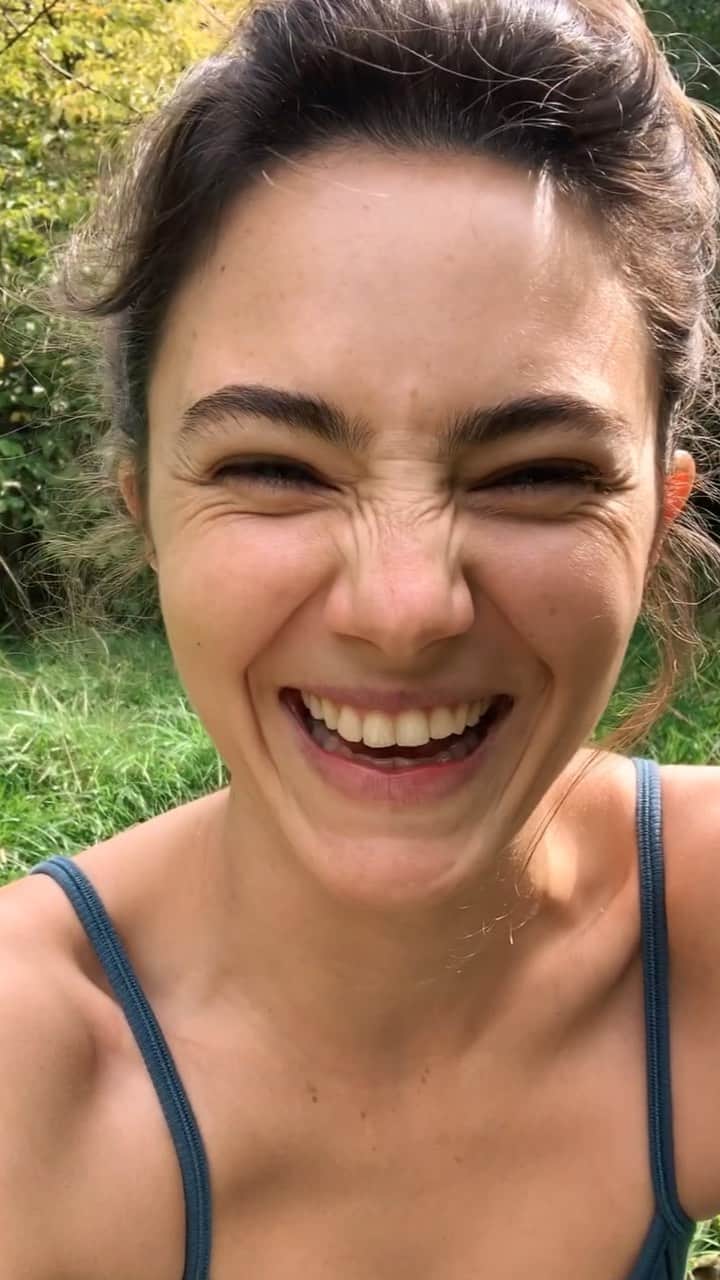 Amelia Zadroのインスタグラム：「Embodied Dialogue Sessions! More info and booking via @theinnerworkout  💛💛💛」