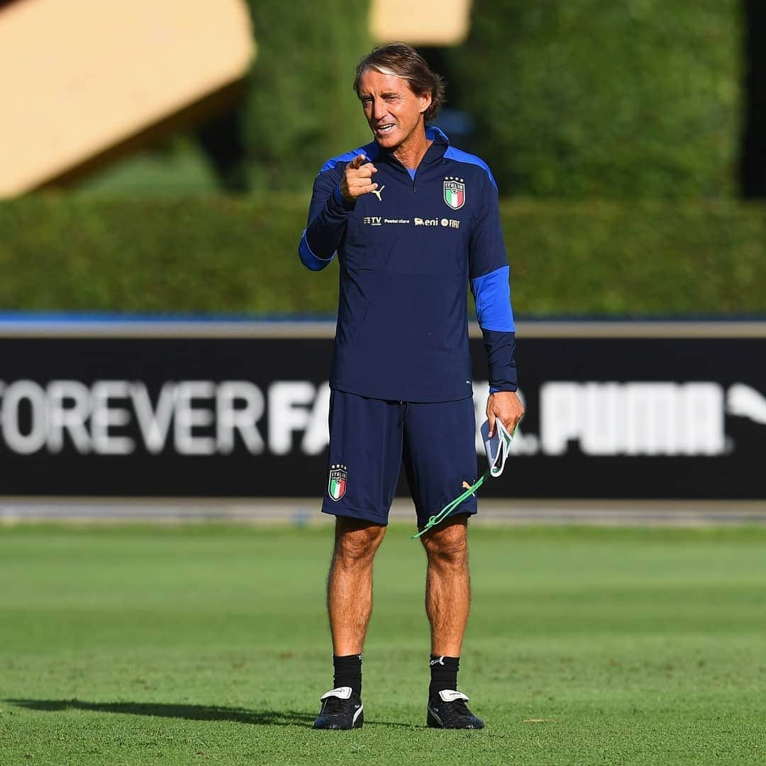 ロベルト・マンチーニさんのインスタグラム写真 - (ロベルト・マンチーニInstagram)「Il lavoro che mi piace! Allenamento a Coverciano in vista della doppia sfida di #NationsLeague, contro Bosnia Erzegovina e Olanda. #Mancio #VivoAzzurro #Azzurri」9月3日 3時27分 - mrmancini10