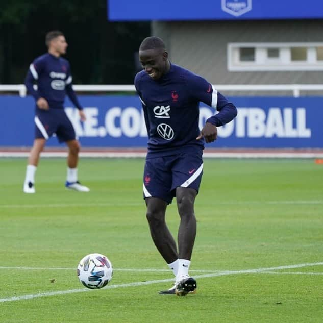 フェルランド・メンディさんのインスタグラム写真 - (フェルランド・メンディInstagram)「🇫🇷⚽️ Heureux de retrouver les terrains et l’Equipe de France 🇫🇷  #EquipedeFrance #fiersdetresbleu」9月3日 3時32分 - ferland_mendy