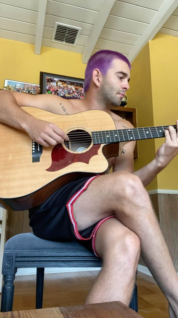 ジャック・グリフォーのインスタグラム：「U know the song」