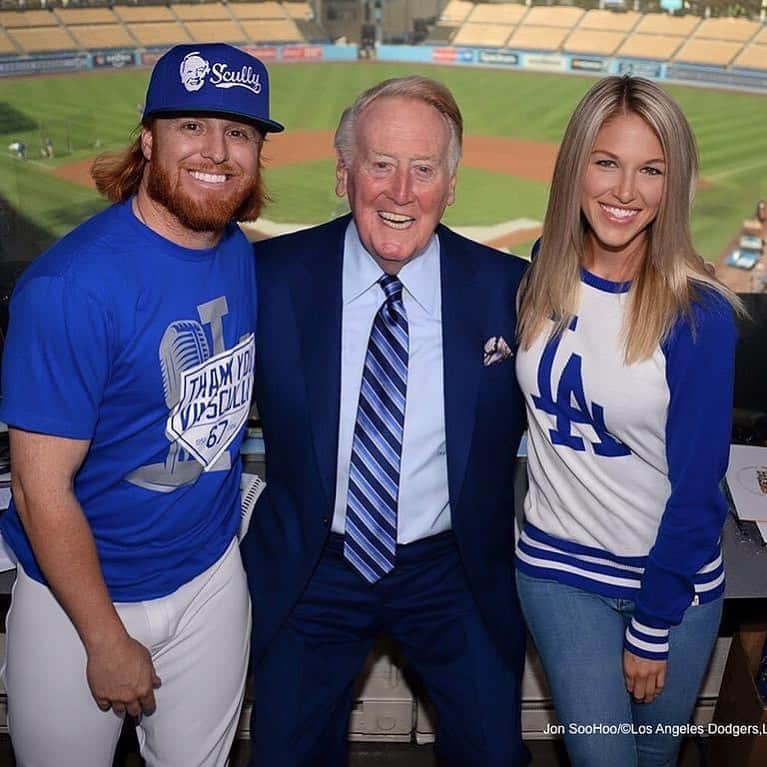 ジャスティン・ターナーのインスタグラム：「The #GOAT has joined Instagram. Go follow him @thevinscully if you miss him as much as we do!!!」