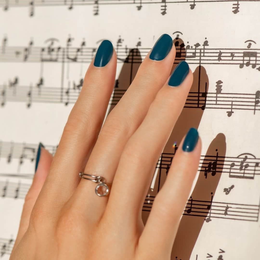 OPIさんのインスタグラム写真 - (OPIInstagram)「Experience the #DramaAtLaScala with a show worthy #TealMani.  Double tap if you’re #OPIObsessed over #TealNails!  #ColorIsTheAnswer #OPIMuseOfMilan #Fall2020Fashion #NailTrends #BoldNails #FallMani #FallNailTrends #LaScalaMilano #MilanFashion」9月3日 4時01分 - opi