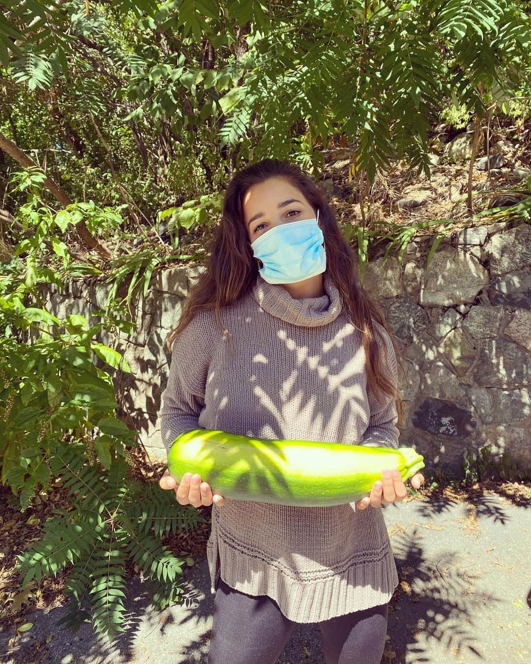 アリー・レイズマンさんのインスタグラム写真 - (アリー・レイズマンInstagram)「I need help eating this!!!  Feeling grateful for my garden 🤍」9月3日 4時01分 - alyraisman